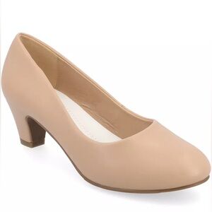 NWT Journee Collection Women Luu Nude Faux Leather Round Toe Heeled Pumps Size 9